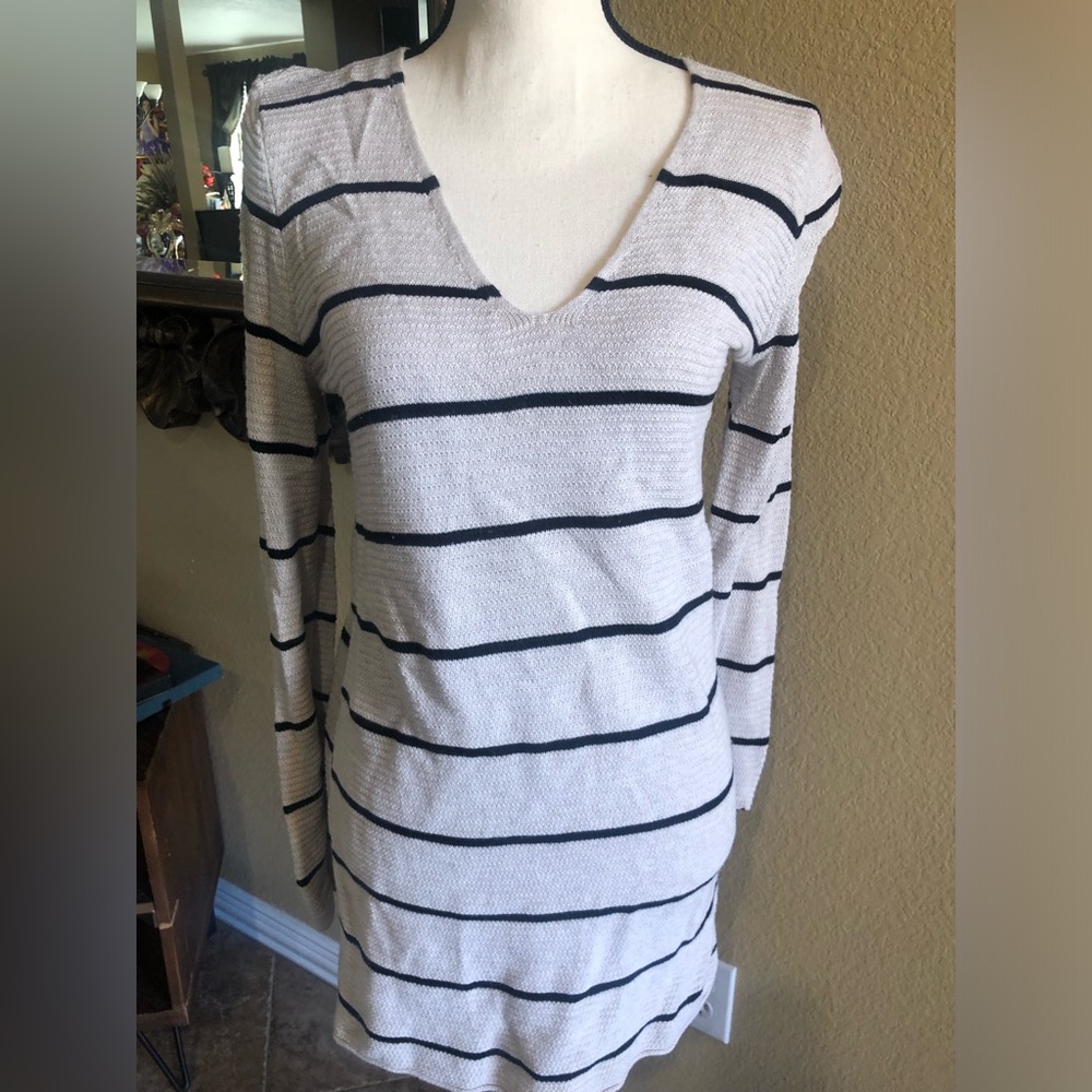 Old navy sweater dress/long top size small